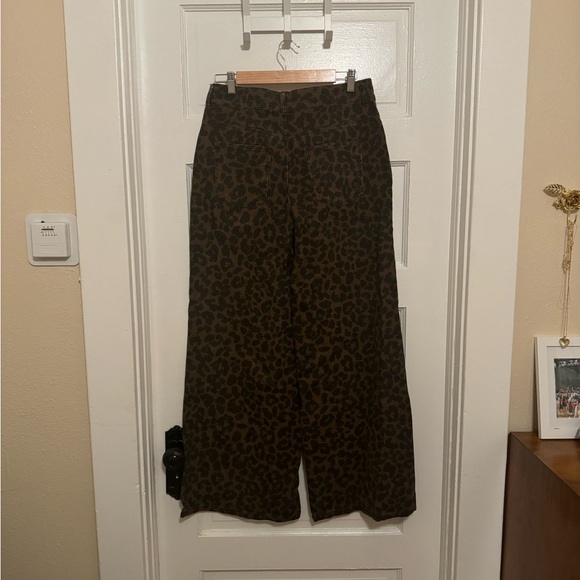 Wide Leg Leopard Print Jeans - Picture 6 of 7